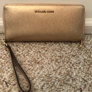 Michael kors wristlet
